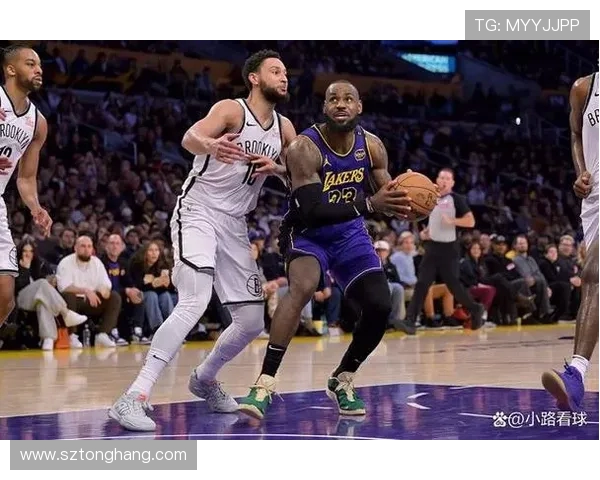 2013年湖人与篮网对决回顾：经典比赛瞬间与精彩表现分析